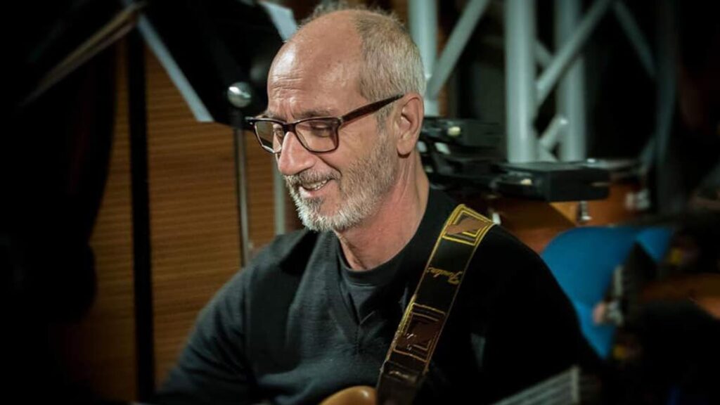 Maurizio Quintavalle suona il basso