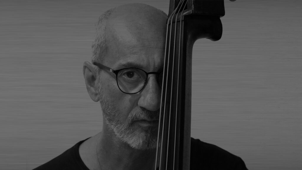 Maurizio Quintavalle con contrabbasso